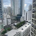 Suite Estilosa Com Garagem, Bem Localizado Quadra Mar, No Centro De Balneario Camboriu