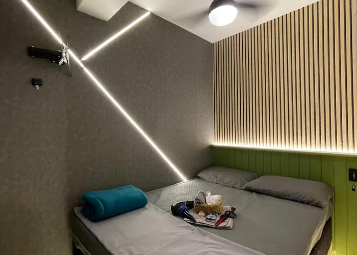 Suite Estilosa Com Garagem, Bem Localizado Quadra Mar, No Centro De Balneario Camboriu